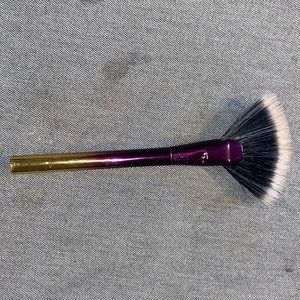 Taste fan brush
